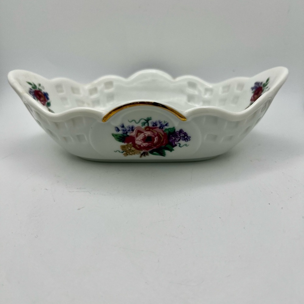 Elizabeth Arden trinket dish